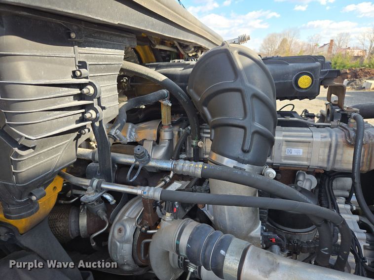 image for item EI4134 2021 International LT625 semi truck