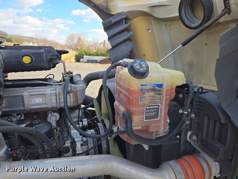 image for item EI4134 2021 International LT625 semi truck