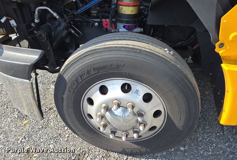 image for item EI4134 2021 International LT625 semi truck