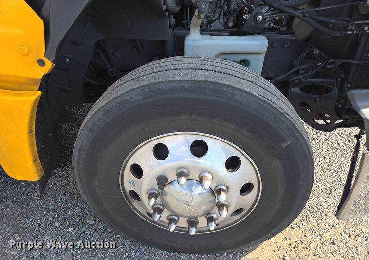 image for item EI4134 2021 International LT625 semi truck