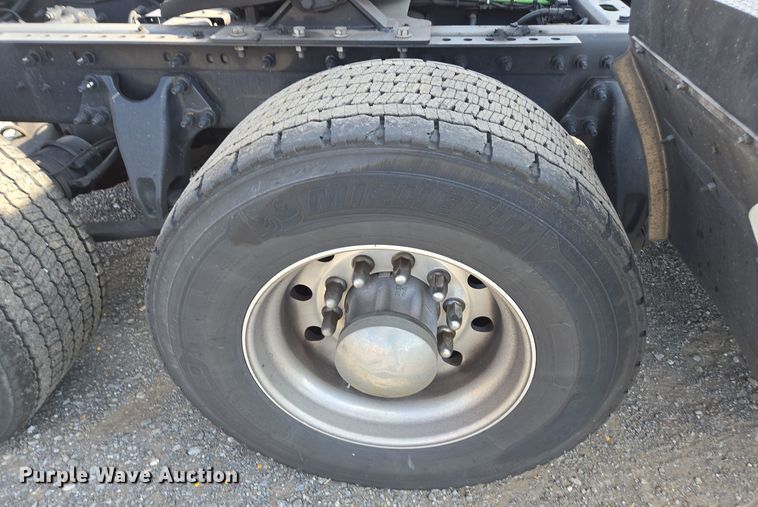 image for item EI4134 2021 International LT625 semi truck