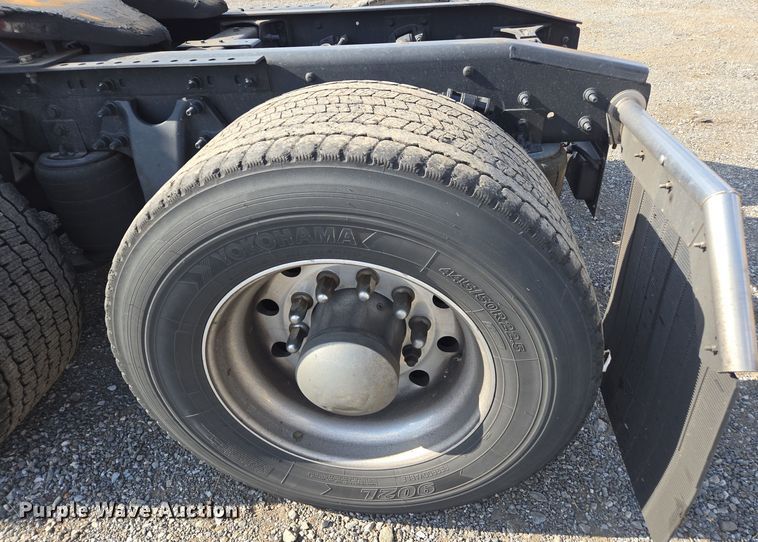 image for item EI4134 2021 International LT625 semi truck