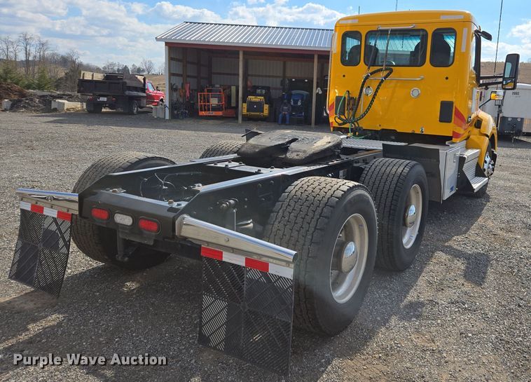 image for item EI4135 2021 Kenworth T680 semi truck