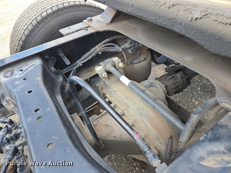 image for item EI4135 2021 Kenworth T680 semi truck