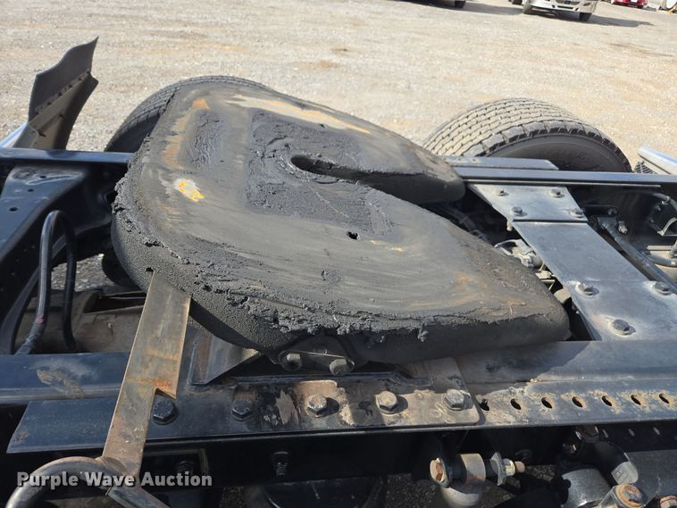 image for item EI4135 2021 Kenworth T680 semi truck