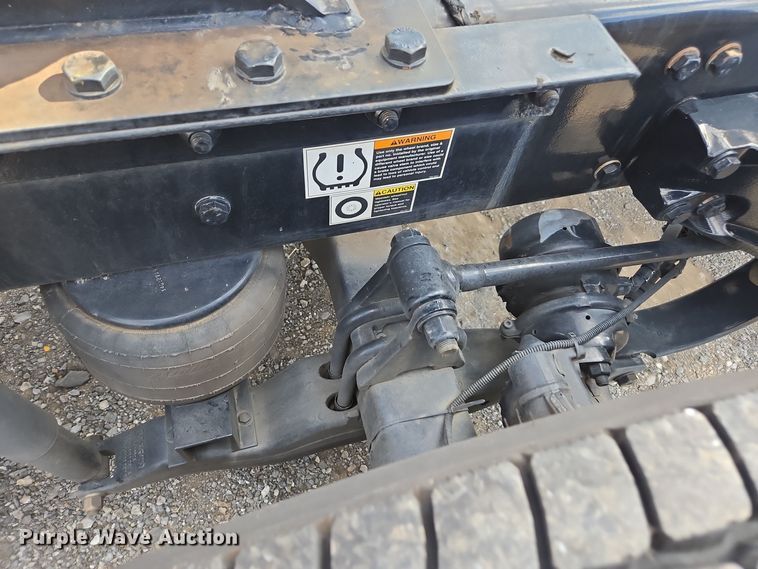 image for item EI4135 2021 Kenworth T680 semi truck