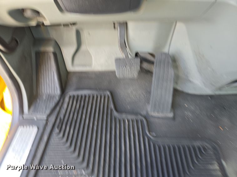 image for item EI4135 2021 Kenworth T680 semi truck