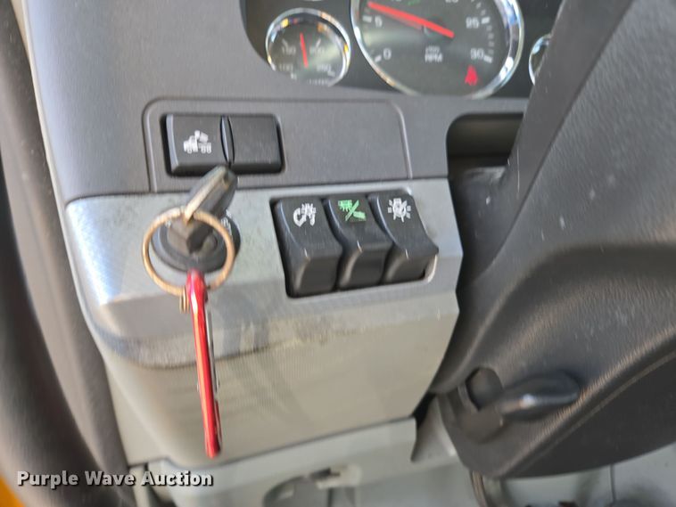 image for item EI4135 2021 Kenworth T680 semi truck