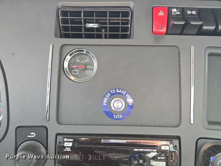 image for item EI4135 2021 Kenworth T680 semi truck