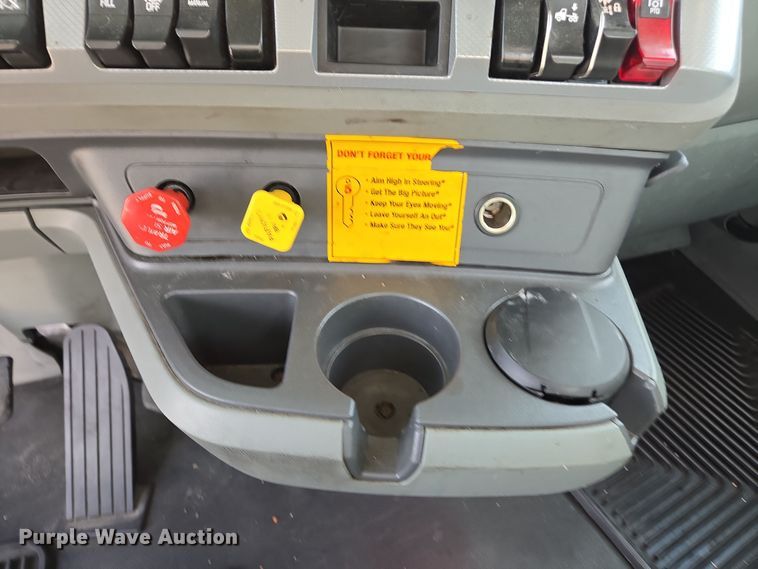 image for item EI4135 2021 Kenworth T680 semi truck