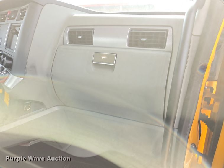 image for item EI4135 2021 Kenworth T680 semi truck