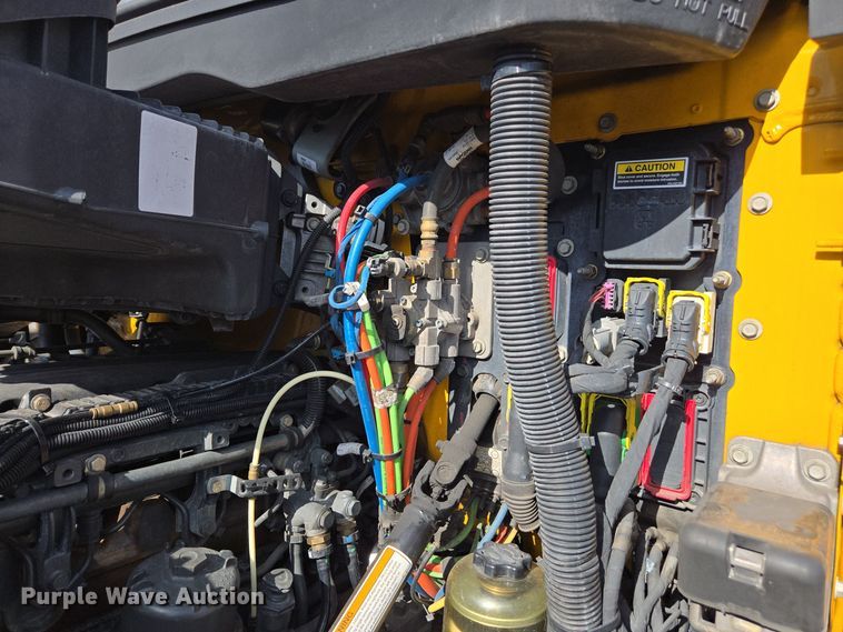 image for item EI4135 2021 Kenworth T680 semi truck