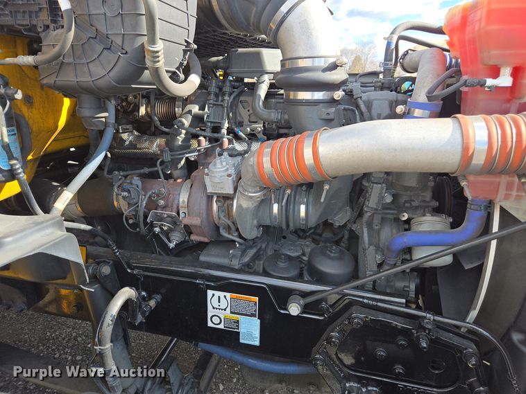 image for item EI4135 2021 Kenworth T680 semi truck