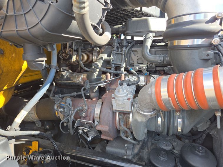 image for item EI4135 2021 Kenworth T680 semi truck