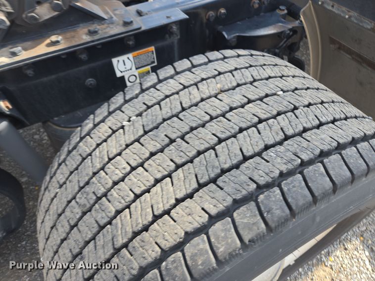 image for item EI4135 2021 Kenworth T680 semi truck