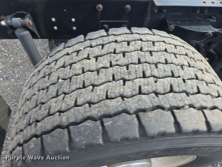 image for item EI4135 2021 Kenworth T680 semi truck