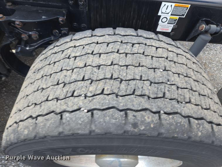 image for item EI4135 2021 Kenworth T680 semi truck