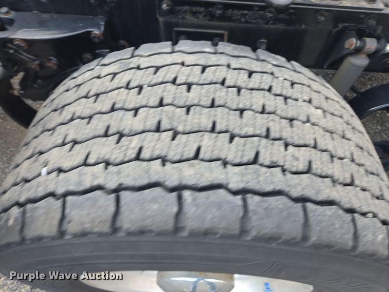 image for item EI4135 2021 Kenworth T680 semi truck