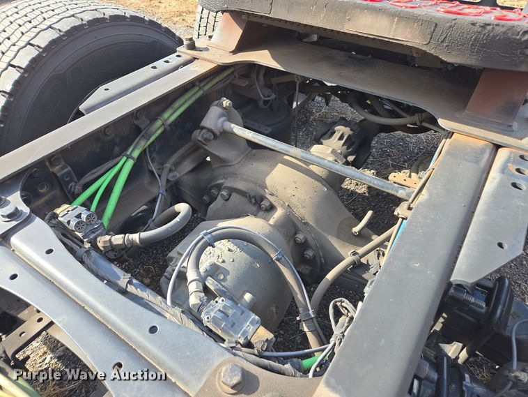 image for item EI4136 2020 Freightliner Cascadia semi truck