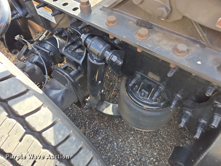 image for item EI4136 2020 Freightliner Cascadia semi truck