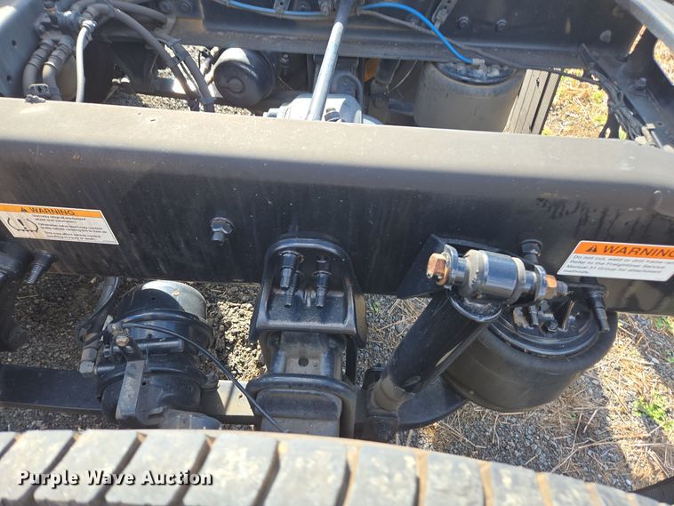 image for item EI4136 2020 Freightliner Cascadia semi truck