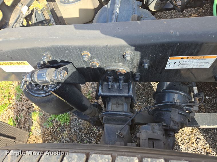 image for item EI4136 2020 Freightliner Cascadia semi truck