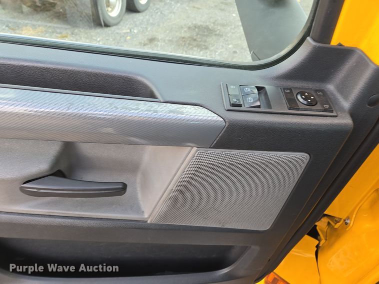 image for item EI4136 2020 Freightliner Cascadia semi truck