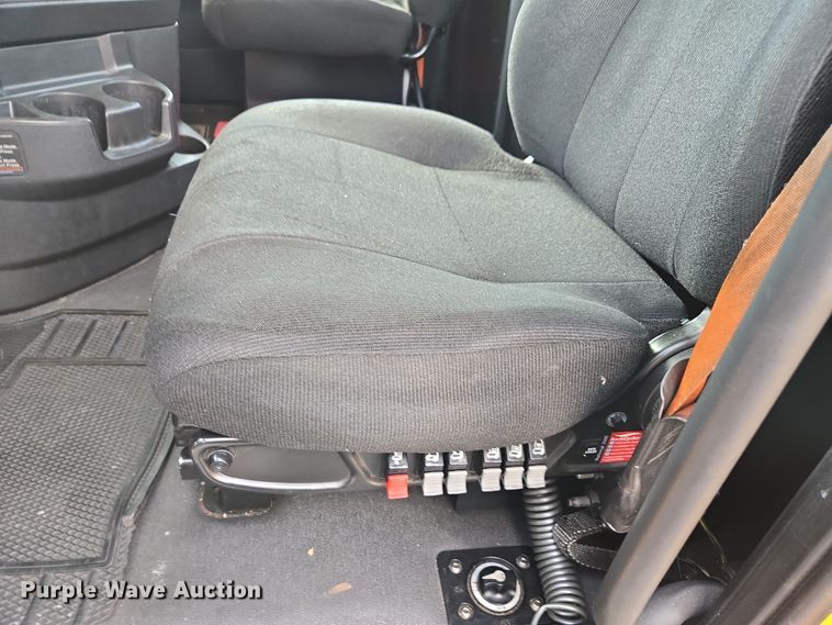 image for item EI4136 2020 Freightliner Cascadia semi truck