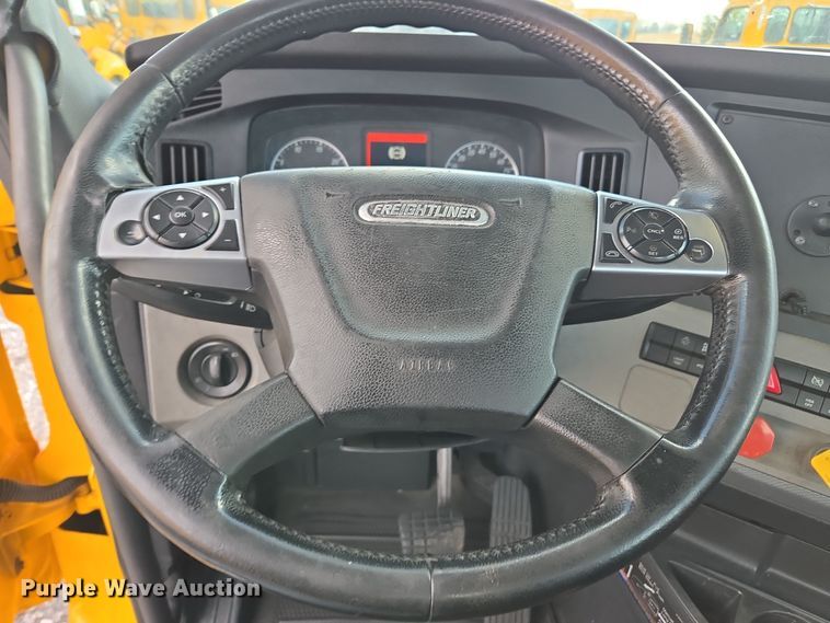 image for item EI4136 2020 Freightliner Cascadia semi truck