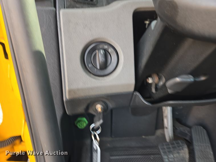 image for item EI4136 2020 Freightliner Cascadia semi truck