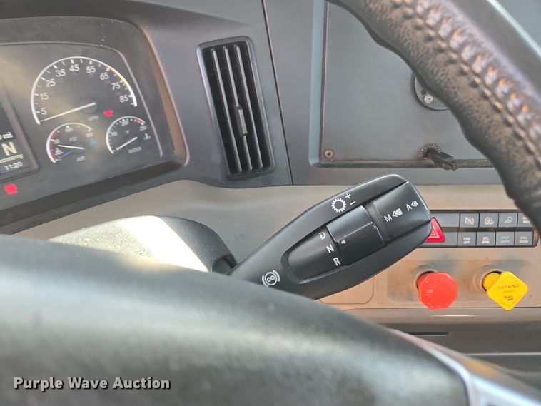 image for item EI4136 2020 Freightliner Cascadia semi truck