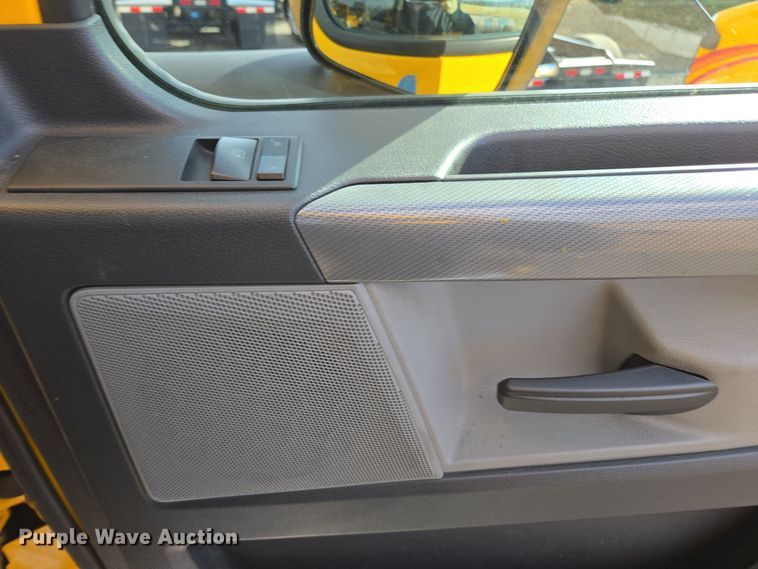 image for item EI4136 2020 Freightliner Cascadia semi truck