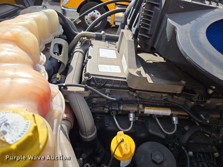 image for item EI4136 2020 Freightliner Cascadia semi truck