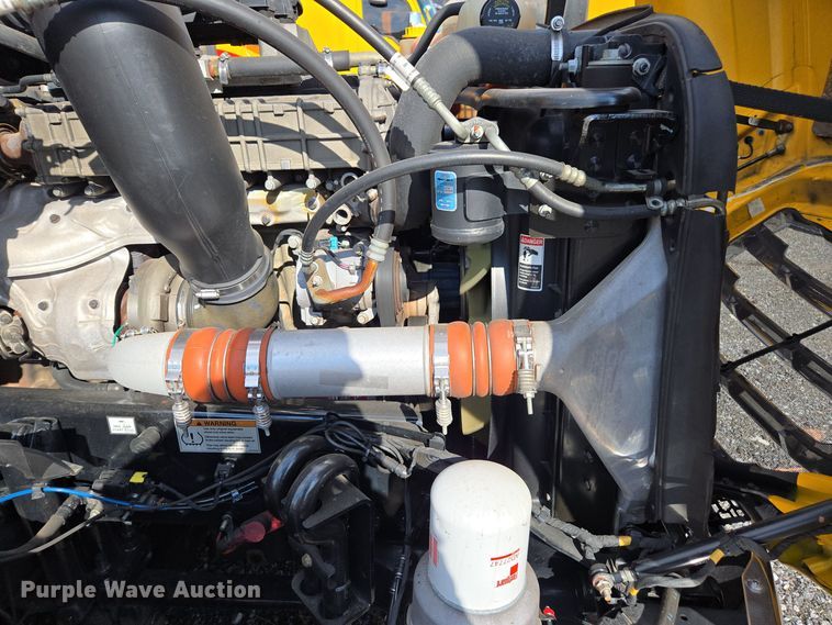 image for item EI4136 2020 Freightliner Cascadia semi truck