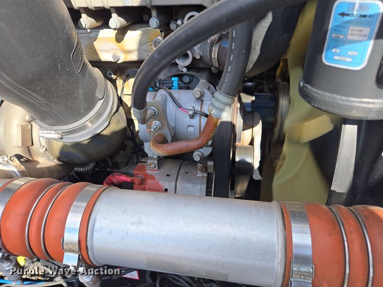 image for item EI4136 2020 Freightliner Cascadia semi truck