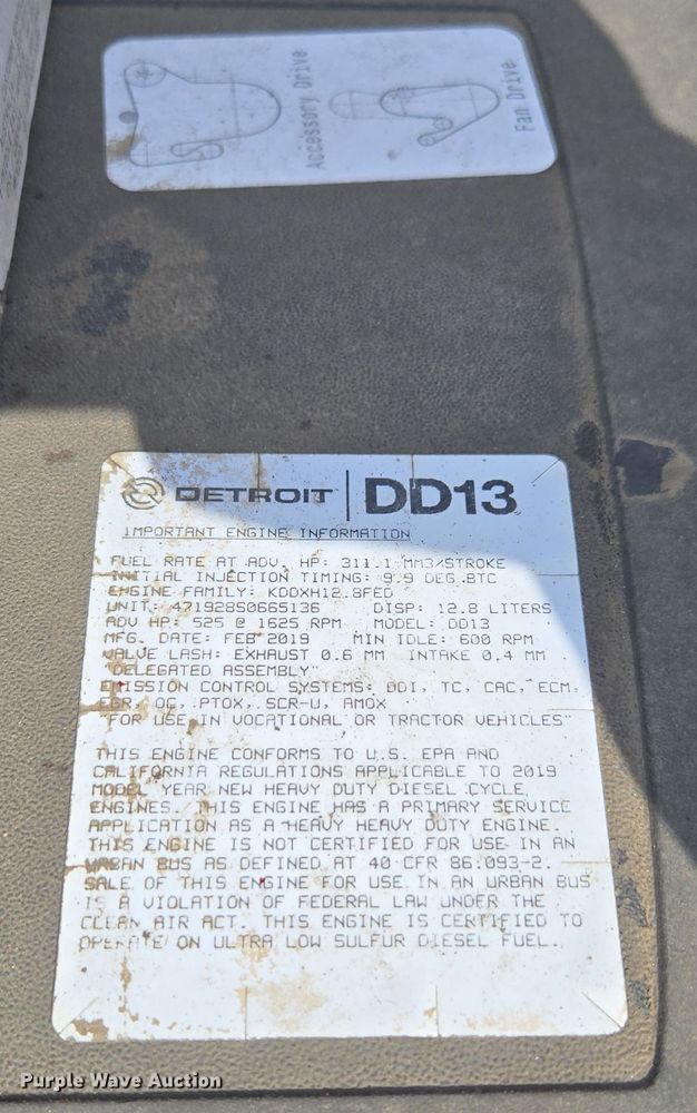 image for item EI4136 2020 Freightliner Cascadia semi truck