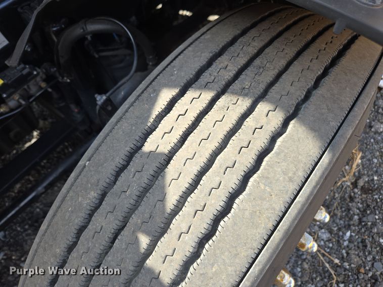 image for item EI4136 2020 Freightliner Cascadia semi truck