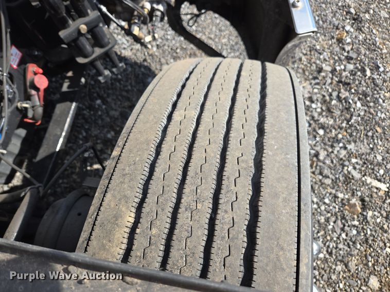 image for item EI4136 2020 Freightliner Cascadia semi truck