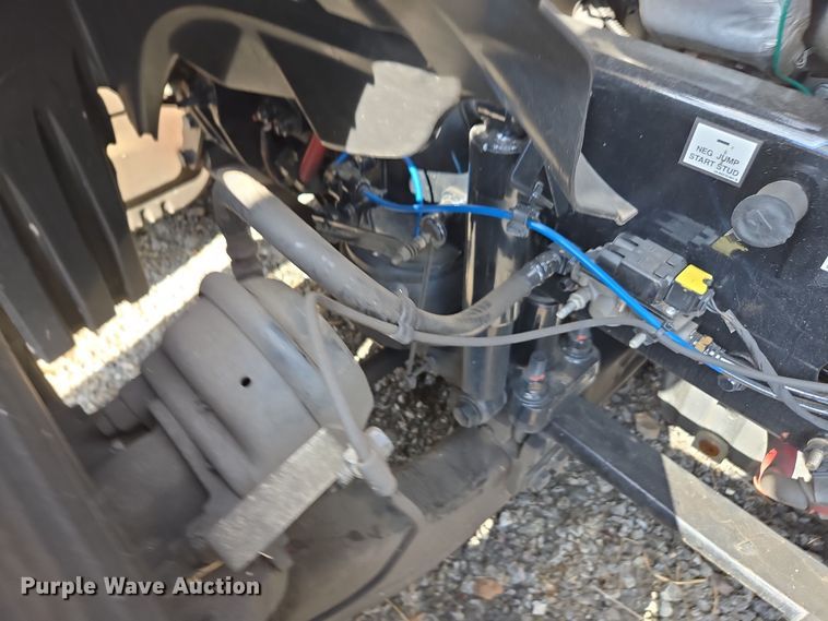 image for item EI4136 2020 Freightliner Cascadia semi truck