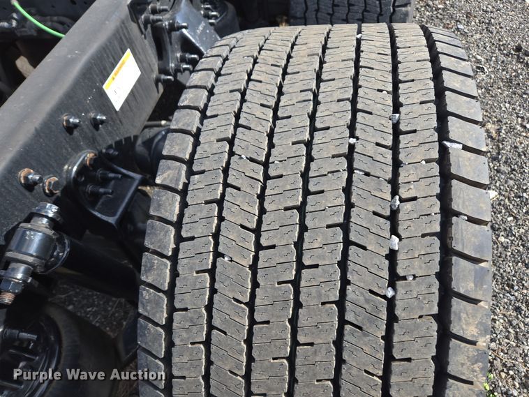 image for item EI4136 2020 Freightliner Cascadia semi truck