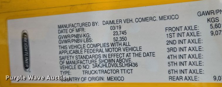 image for item EI4136 2020 Freightliner Cascadia semi truck