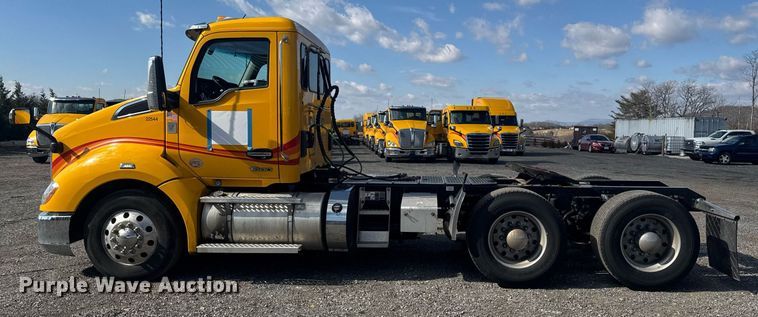 image for item EI4137 2022 Kenworth T680 semi truck