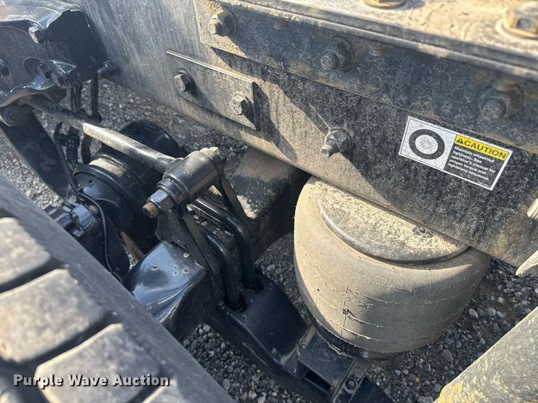 image for item EI4137 2022 Kenworth T680 semi truck