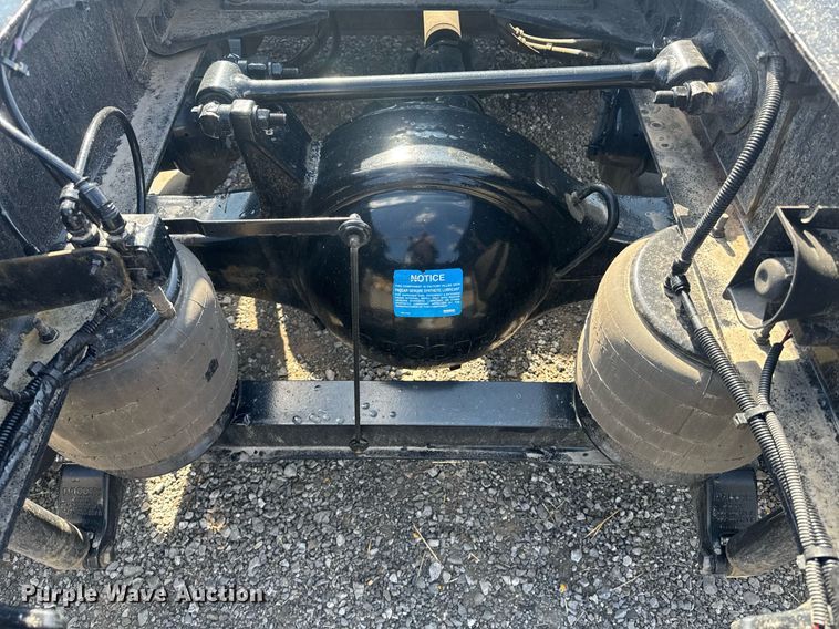 image for item EI4137 2022 Kenworth T680 semi truck