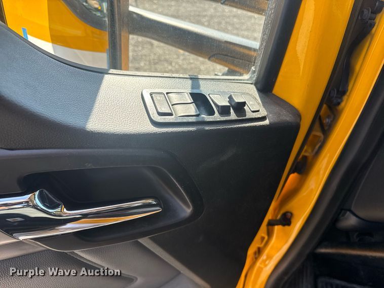 image for item EI4137 2022 Kenworth T680 semi truck