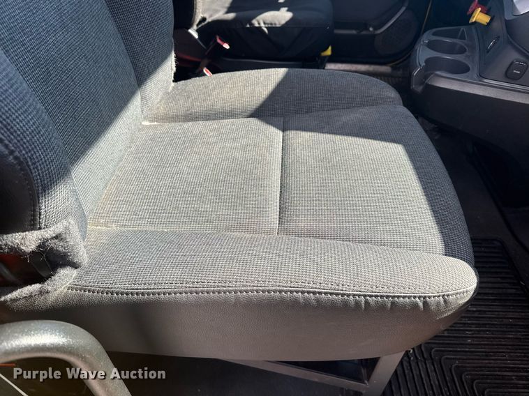 image for item EI4137 2022 Kenworth T680 semi truck