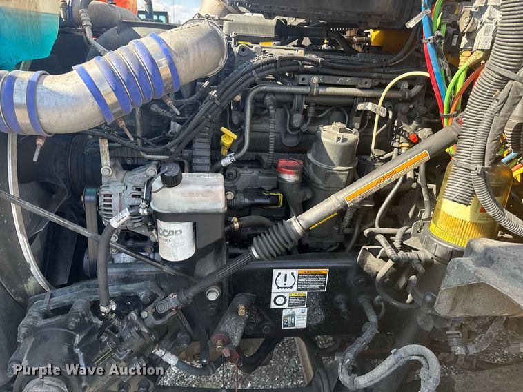 image for item EI4137 2022 Kenworth T680 semi truck