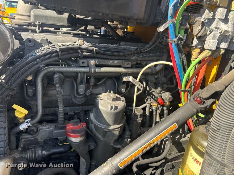 image for item EI4137 2022 Kenworth T680 semi truck