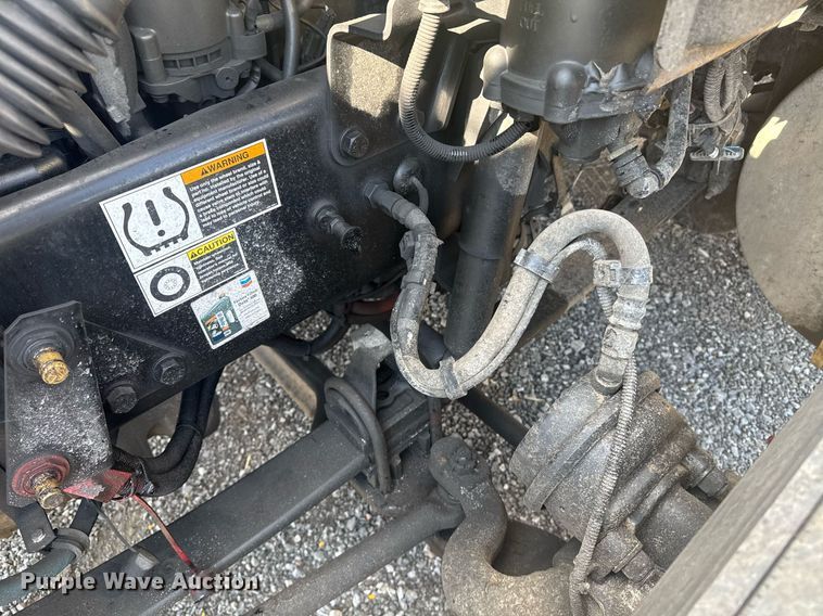 image for item EI4137 2022 Kenworth T680 semi truck