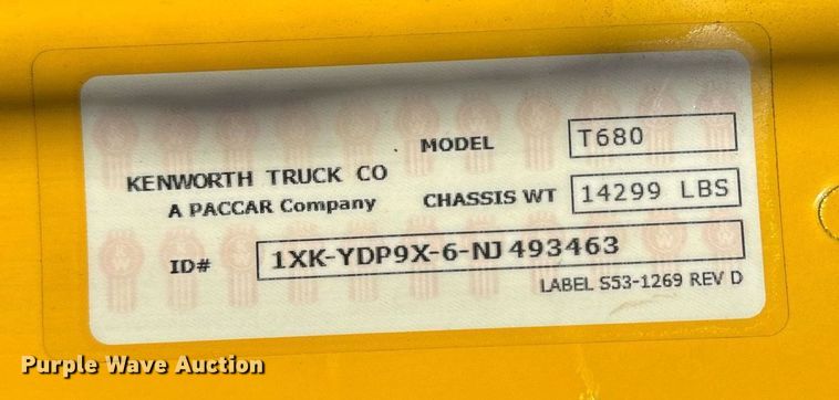 image for item EI4137 2022 Kenworth T680 semi truck